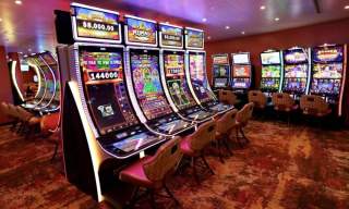 Royal Caribbean Casino Rules, Age Limit & Etiquette: What Every Passenger Should Know