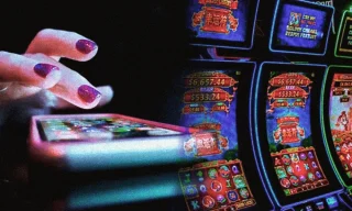 Who monitors progressive jackpot meters on crypto games sites?